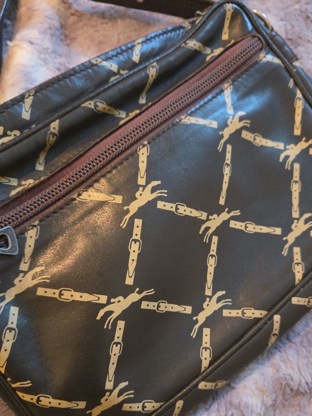 Authentic Longchamp Vintage Monogram Crossbody Camera Bag - Picture 4 of 11